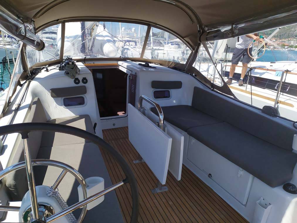 Sailing yacht Sun Odyssey 380 Bright Elli
