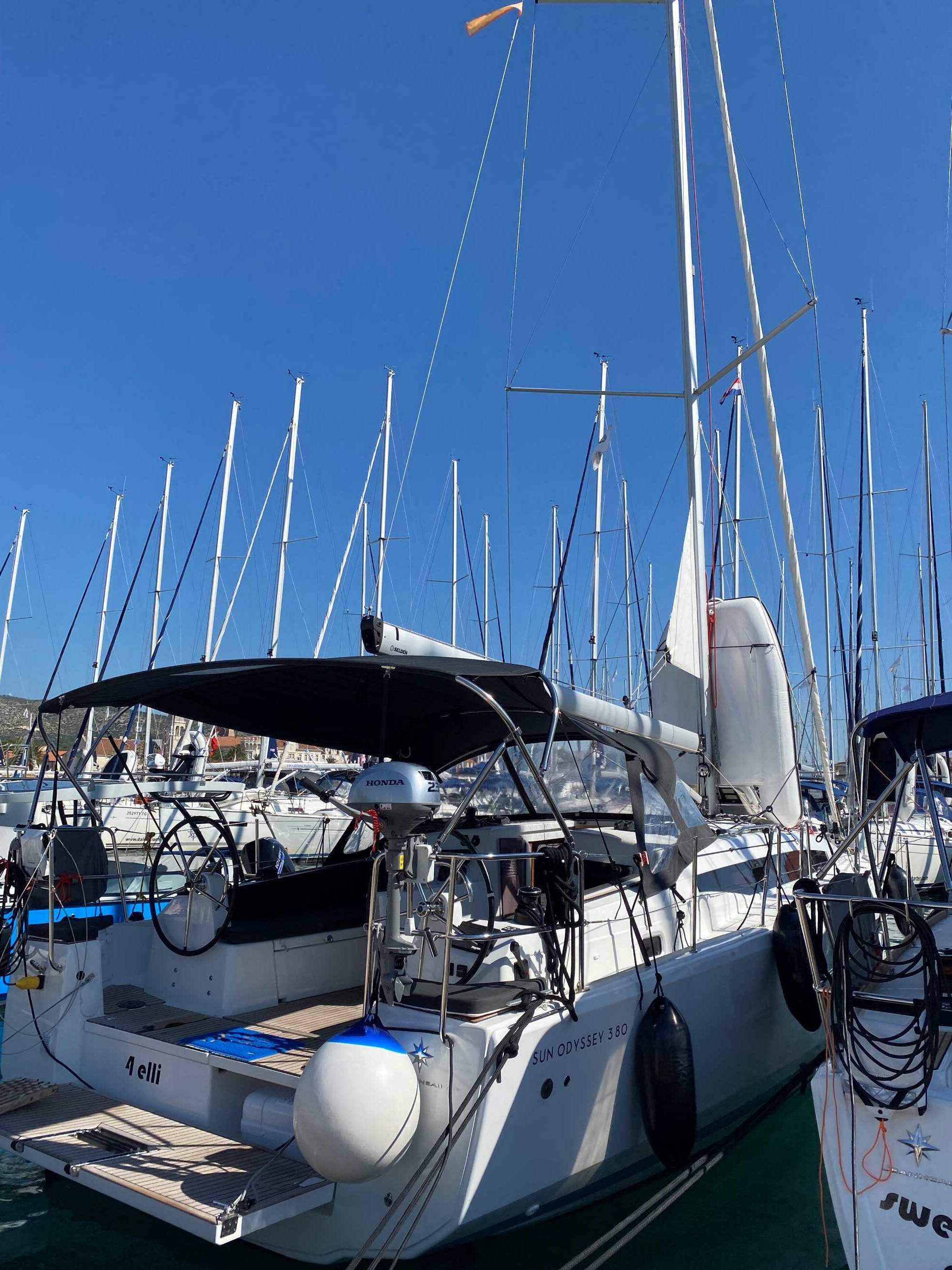 Sailing yacht Sun Odyssey 380 4 elli