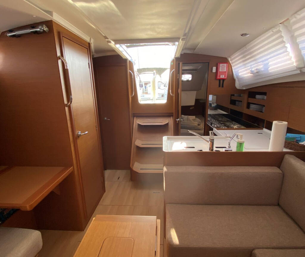 Sailing yacht Sun Odyssey 380 4 elli
