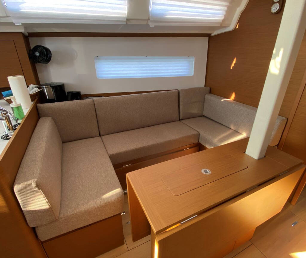 Sailing yacht Sun Odyssey 380 4 elli