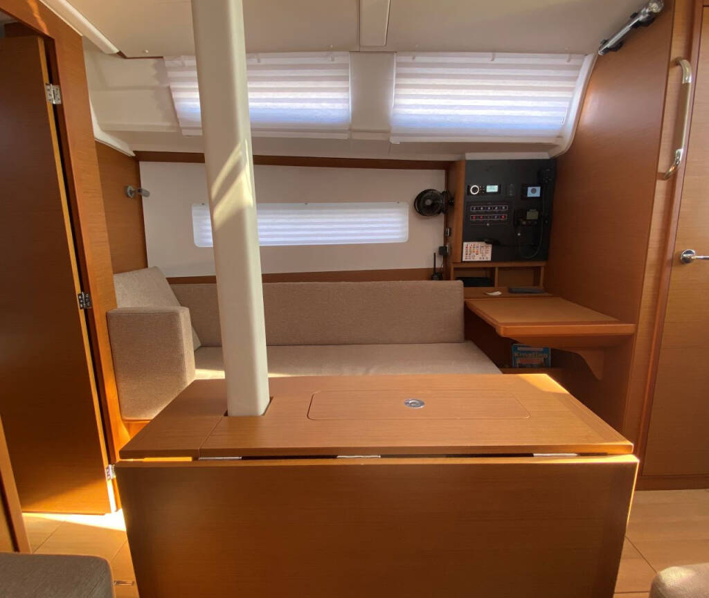 Sailing yacht Sun Odyssey 380 4 elli