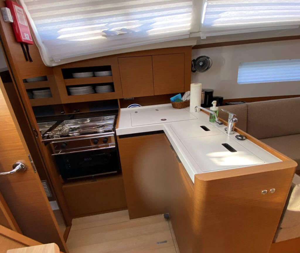 Sailing yacht Sun Odyssey 380 4 elli
