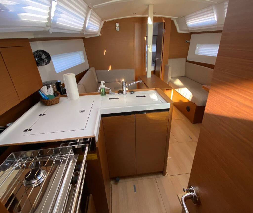 Sailing yacht Sun Odyssey 380 4 elli