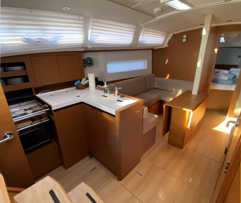 Sailing yacht Sun Odyssey 380 4 elli