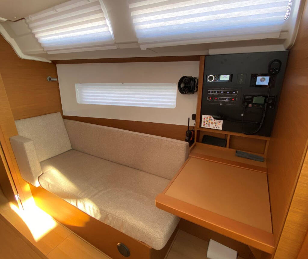 Sailing yacht Sun Odyssey 380 4 elli