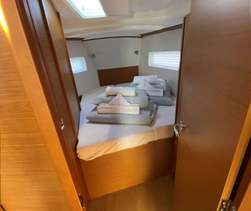 Sailing yacht Sun Odyssey 380 4 elli