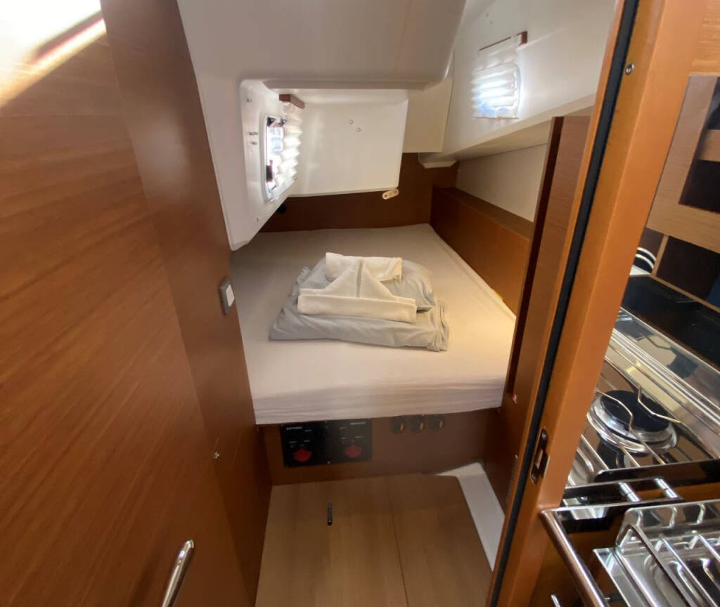 Sailing yacht Sun Odyssey 380 4 elli