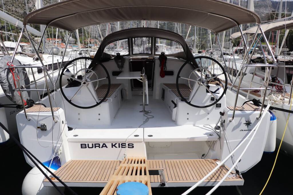 Sailing yacht Sun Odyssey 380 Bura Kiss