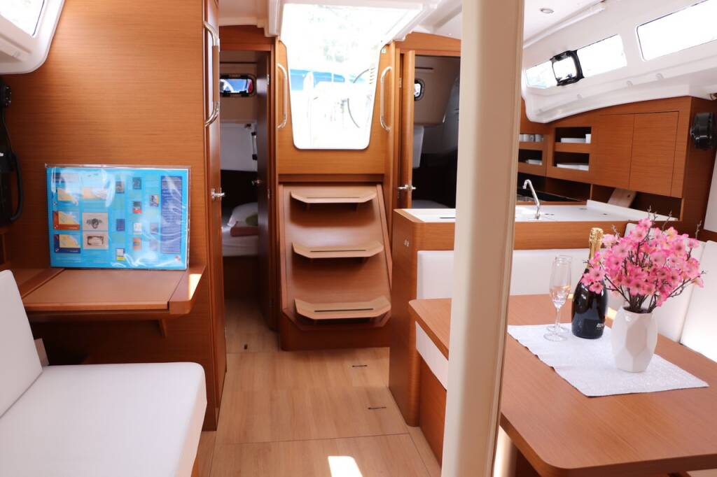 Sailing yacht Sun Odyssey 380 Bura Kiss
