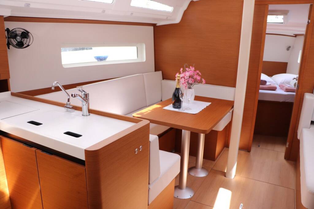 Sailing yacht Sun Odyssey 380 Bura Kiss