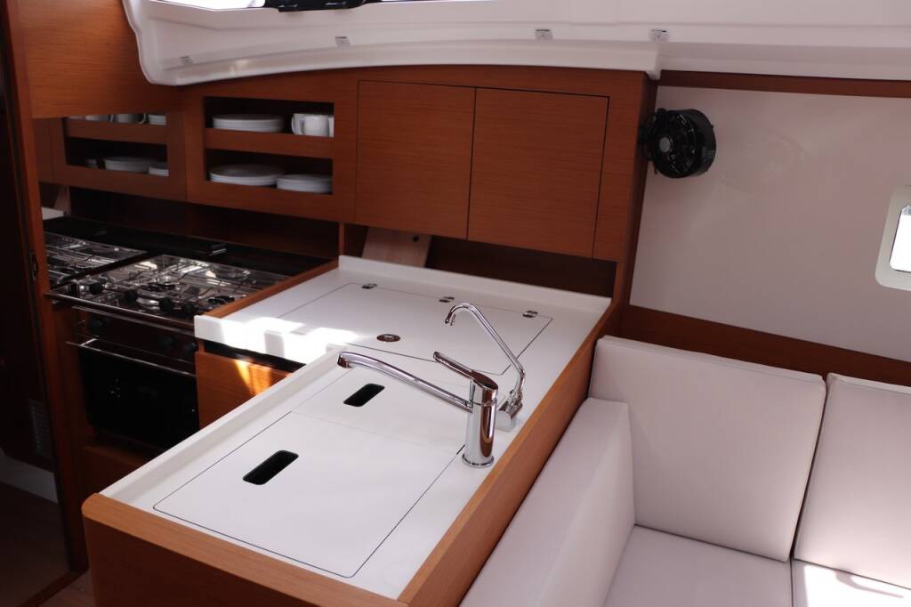 Sailing yacht Sun Odyssey 380 Bura Kiss