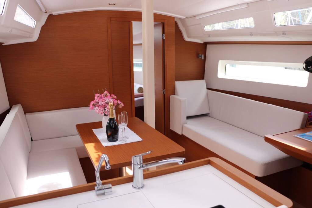Sailing yacht Sun Odyssey 380 Bura Kiss