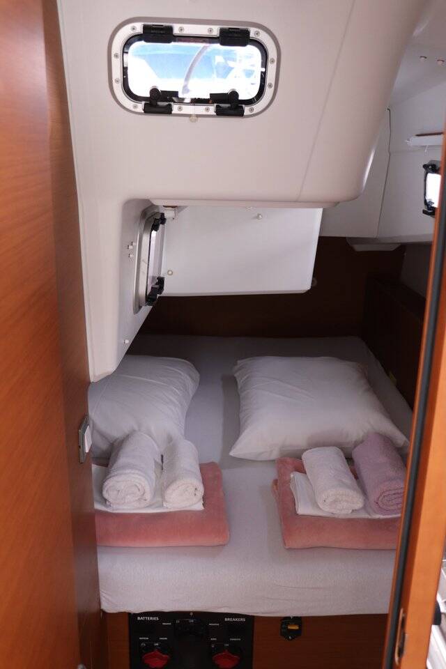 Sailing yacht Sun Odyssey 380 Bura Kiss