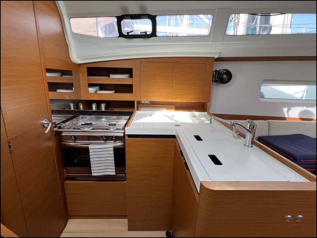 Sailing yacht Sun Odyssey 380 Golden eye