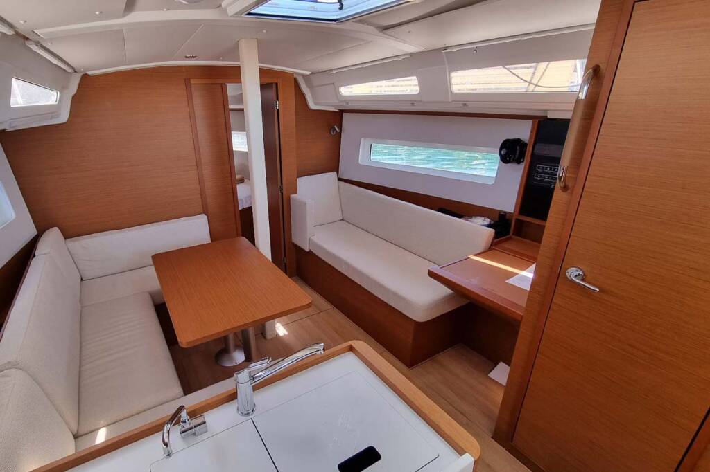 Sailing yacht Sun Odyssey 380 Bella Mia