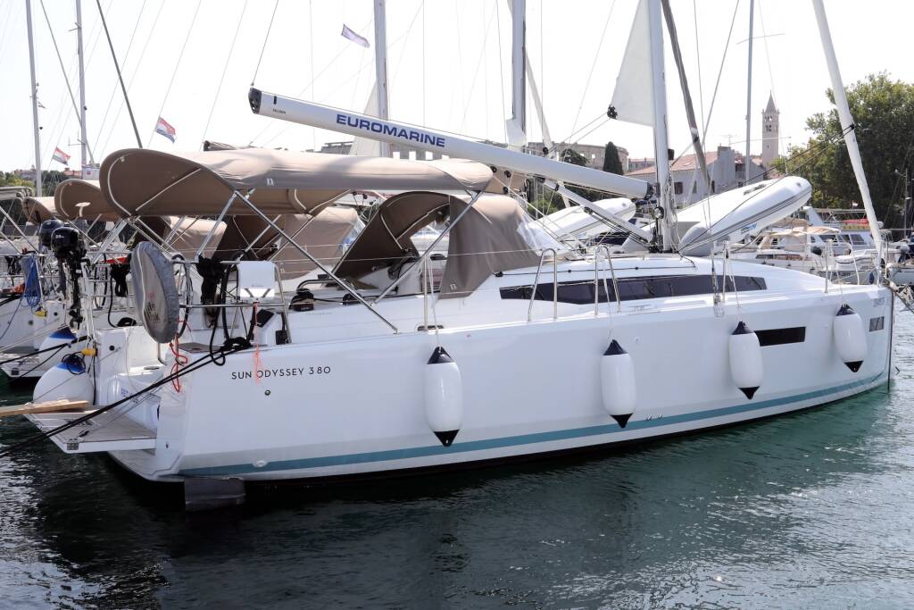 Sailing yacht Sun Odyssey 380 Red Kiss