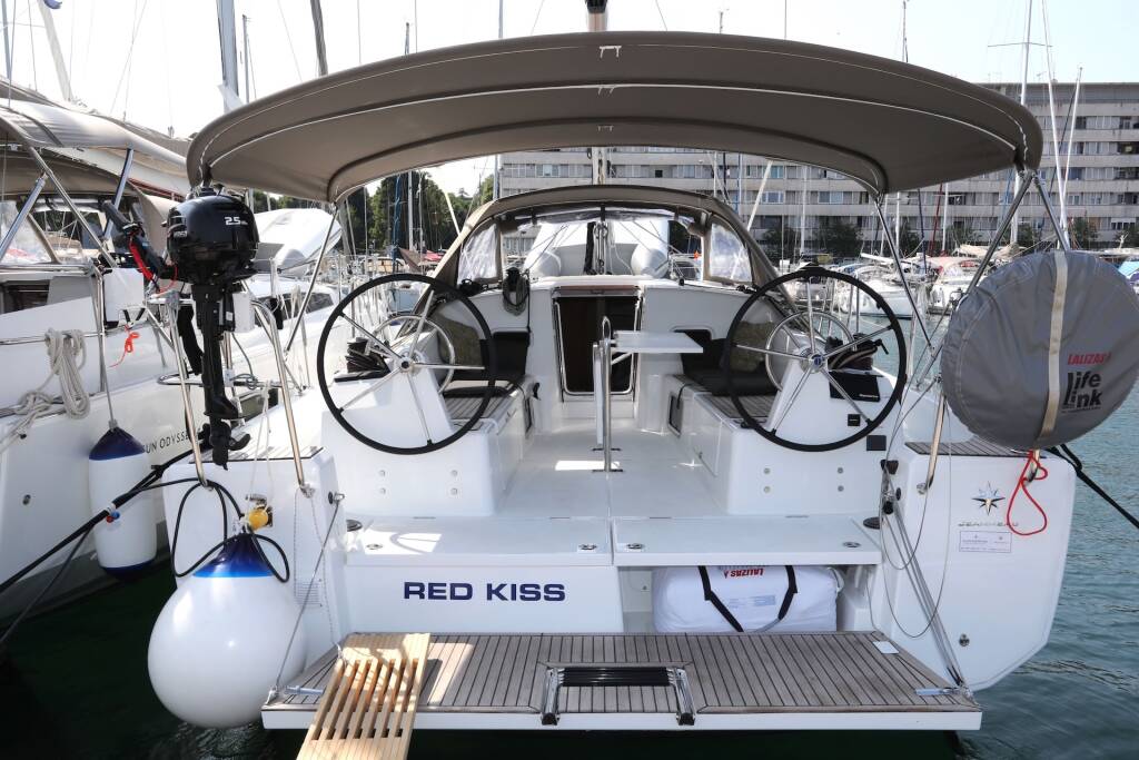 Sailing yacht Sun Odyssey 380 Red Kiss
