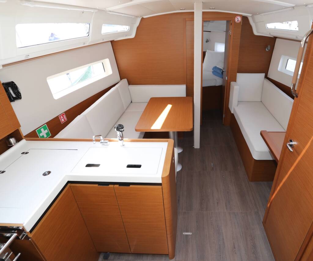 Sailing yacht Sun Odyssey 380 Red Kiss