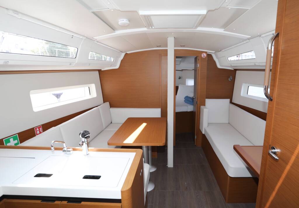 Sailing yacht Sun Odyssey 380 Red Kiss