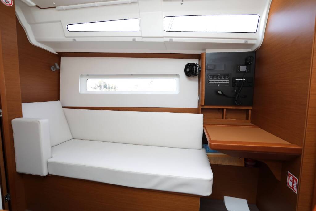 Sailing yacht Sun Odyssey 380 Red Kiss