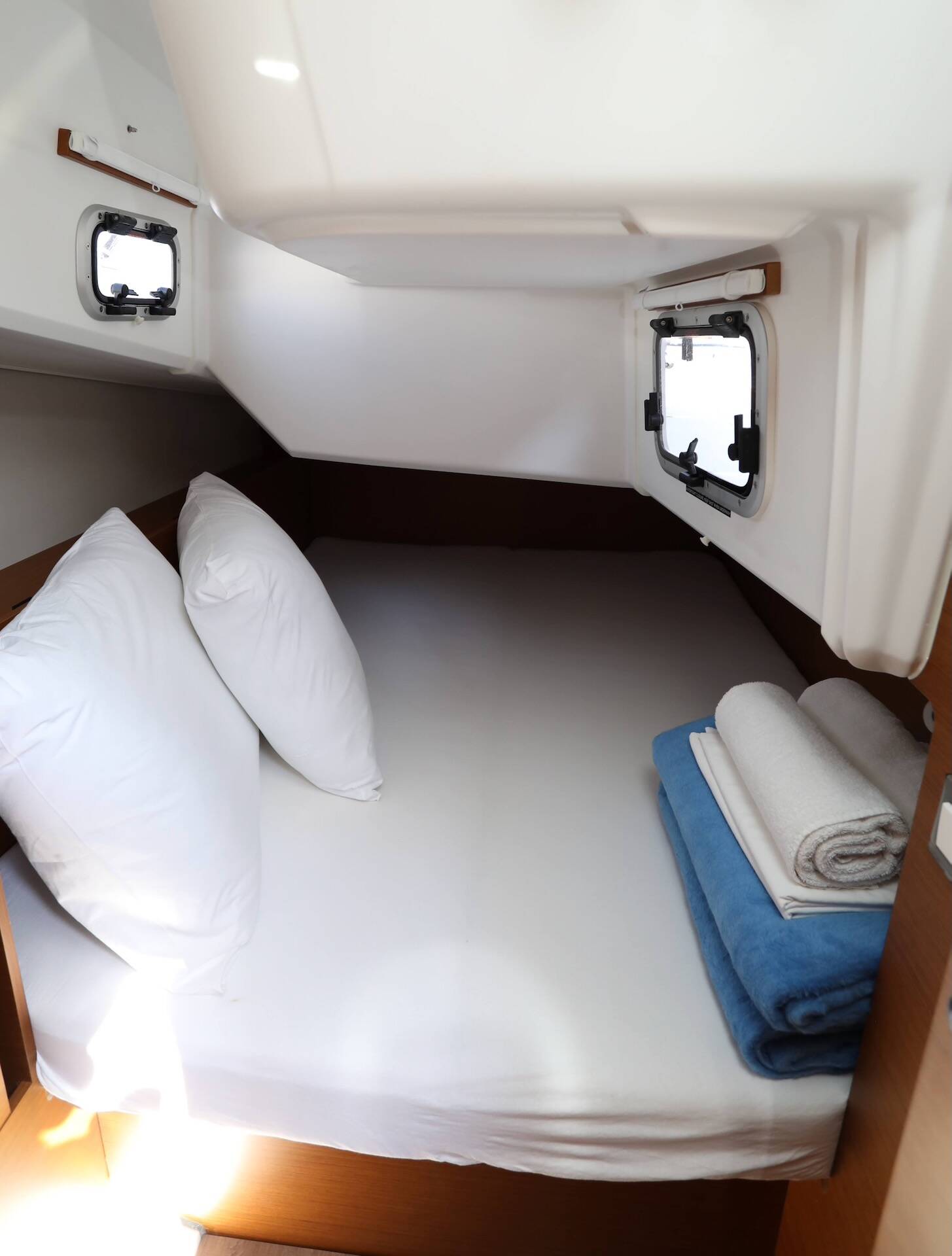 Sailing yacht Sun Odyssey 380 Red Kiss