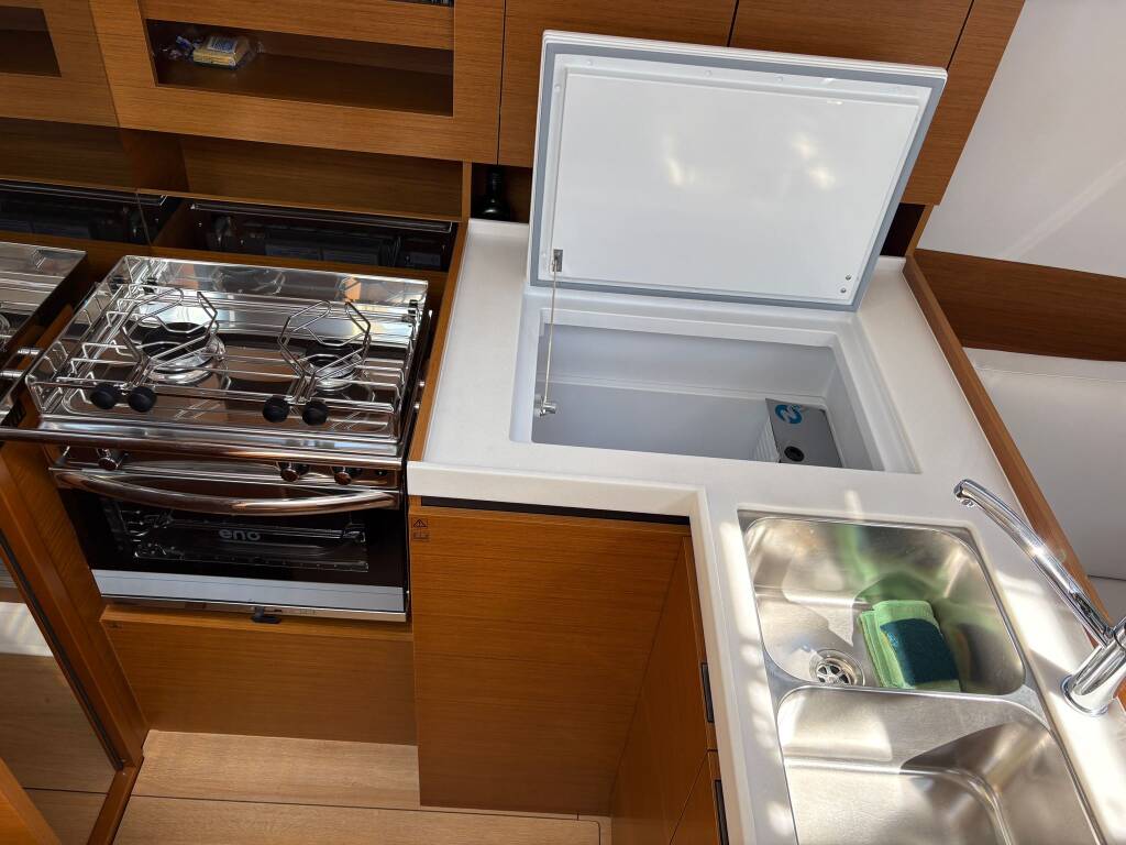 Sailing yacht Sun Odyssey 380 Giulietta & Romeo