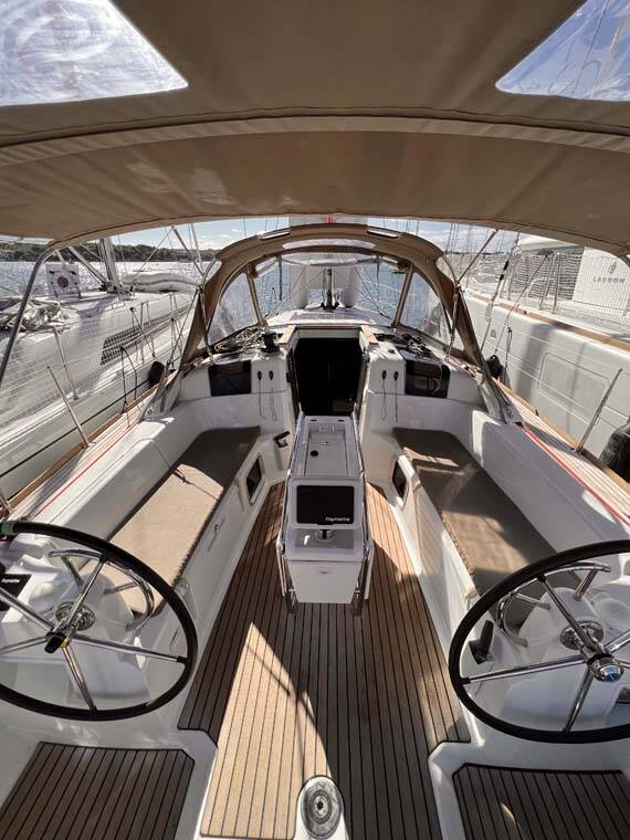 Sailing yacht Sun Odyssey 389 MoElli