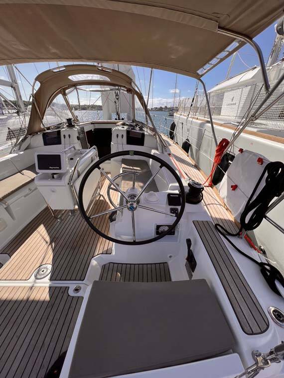 Sailing yacht Sun Odyssey 389 MoElli