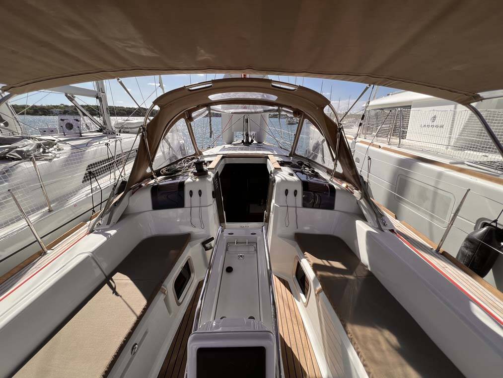Sailing yacht Sun Odyssey 389 MoElli
