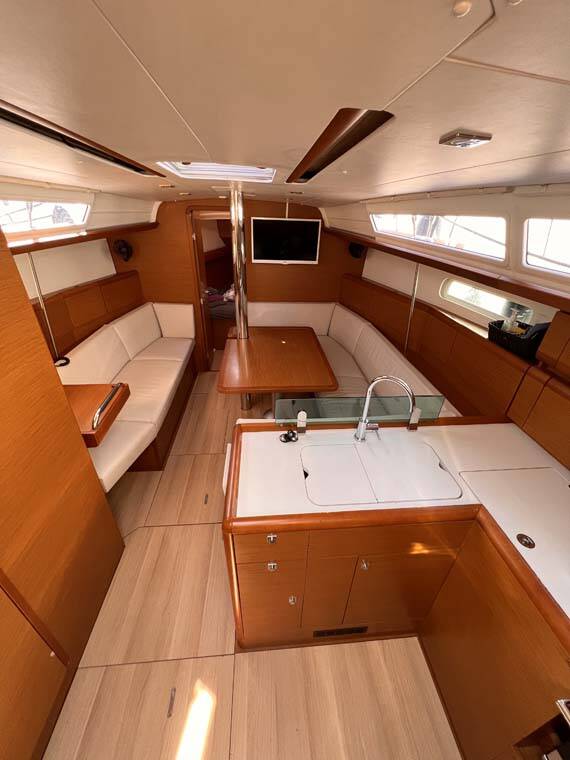 Sailing yacht Sun Odyssey 389 MoElli