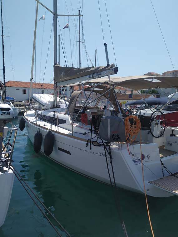Sailing yacht Sun Odyssey 389 živjelli