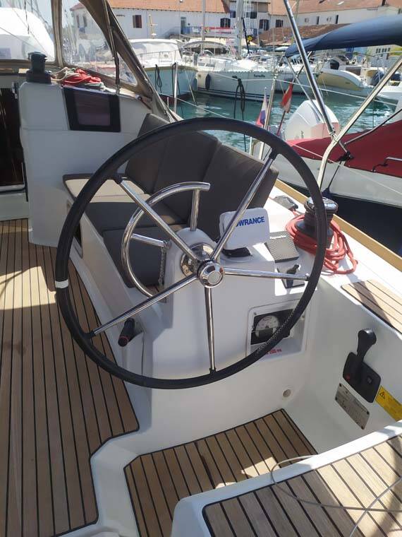Sailing yacht Sun Odyssey 389 živjelli