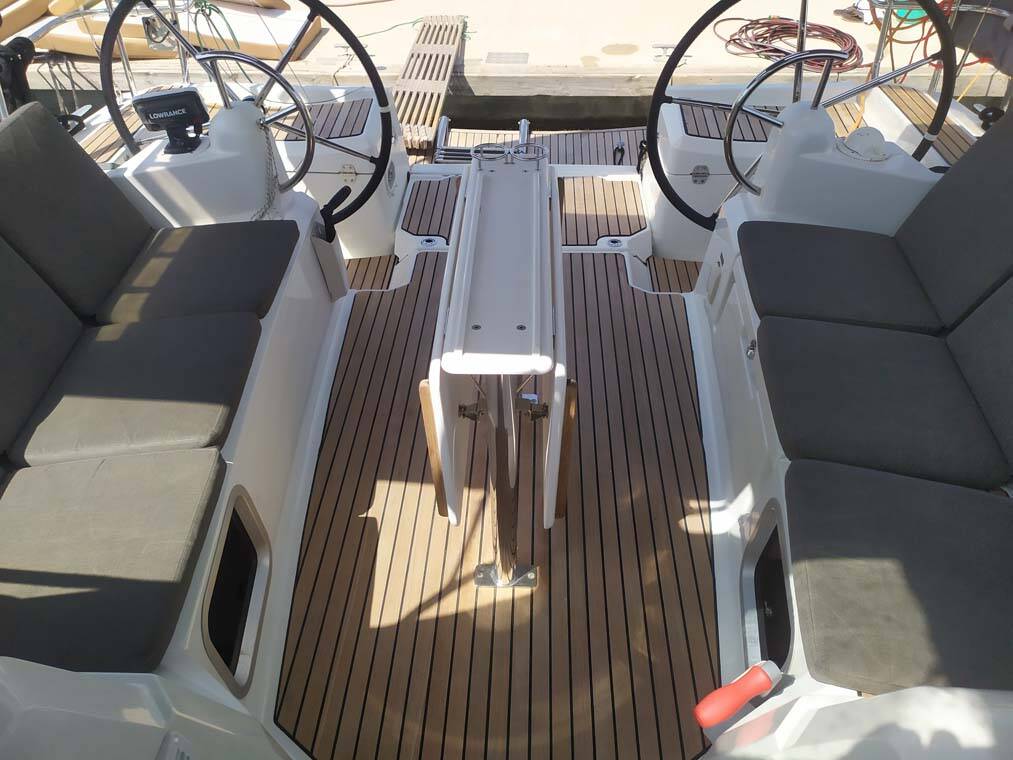 Sailing yacht Sun Odyssey 389 živjelli