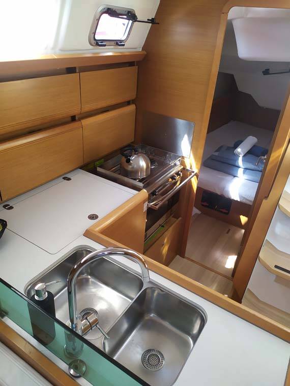 Sailing yacht Sun Odyssey 389 živjelli