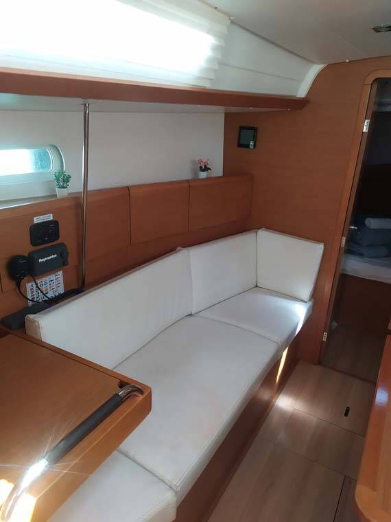 Sailing yacht Sun Odyssey 389 živjelli