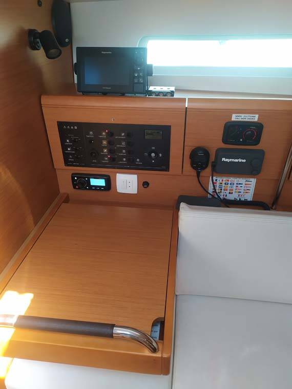 Sailing yacht Sun Odyssey 389 živjelli