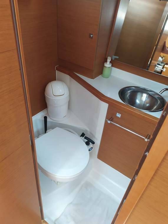 Sailing yacht Sun Odyssey 389 živjelli