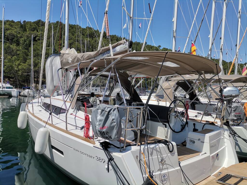 Sailing yacht Sun Odyssey 389 Imagine