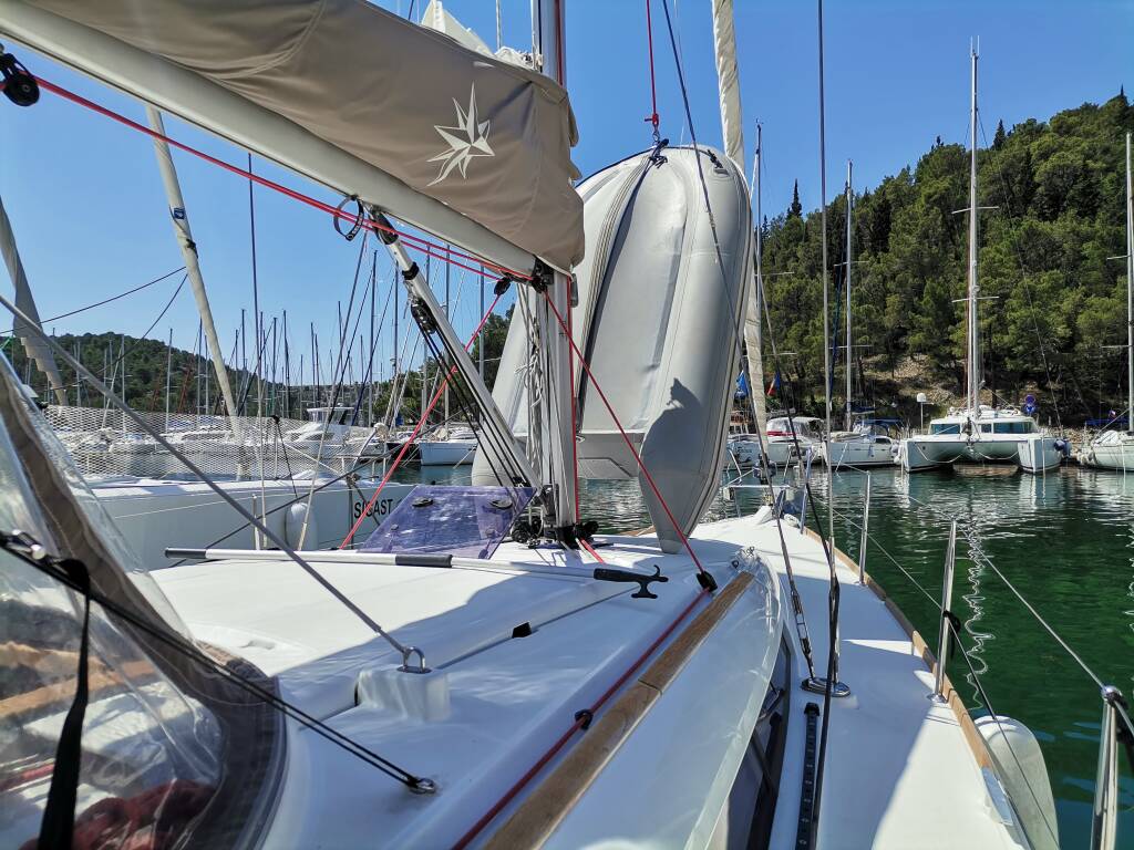 Sailing yacht Sun Odyssey 389 Imagine