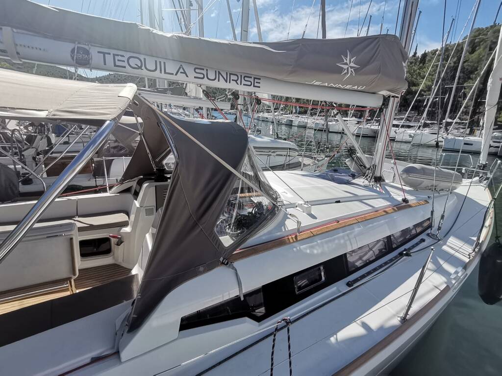 Sailing yacht Sun Odyssey 389 Tequila Sunrise