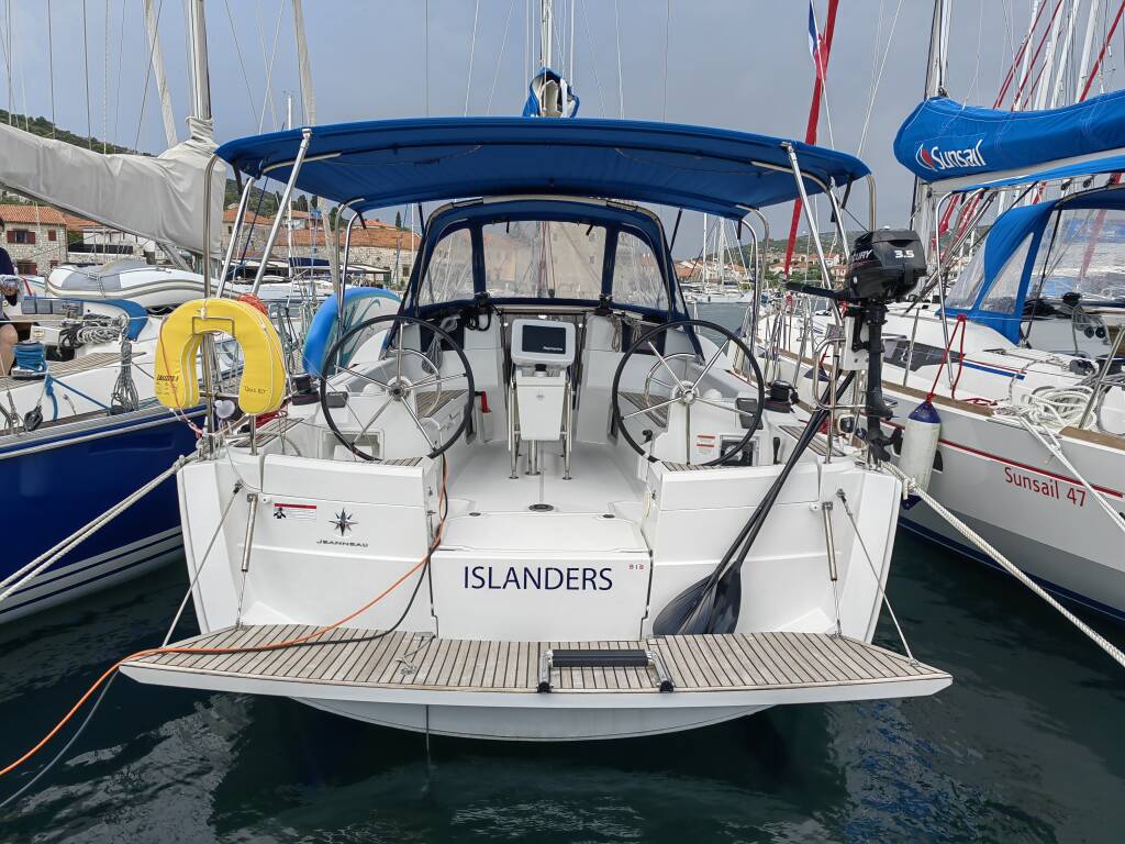 Sailing yacht Sun Odyssey 389 Islanders