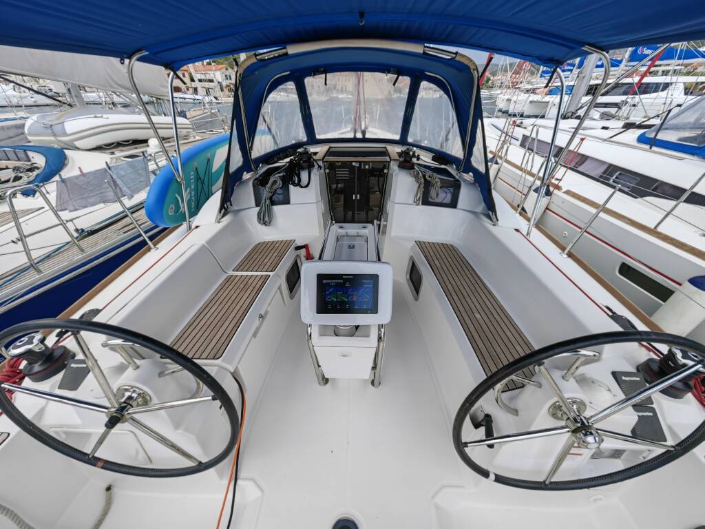 Sailing yacht Sun Odyssey 389 Islanders