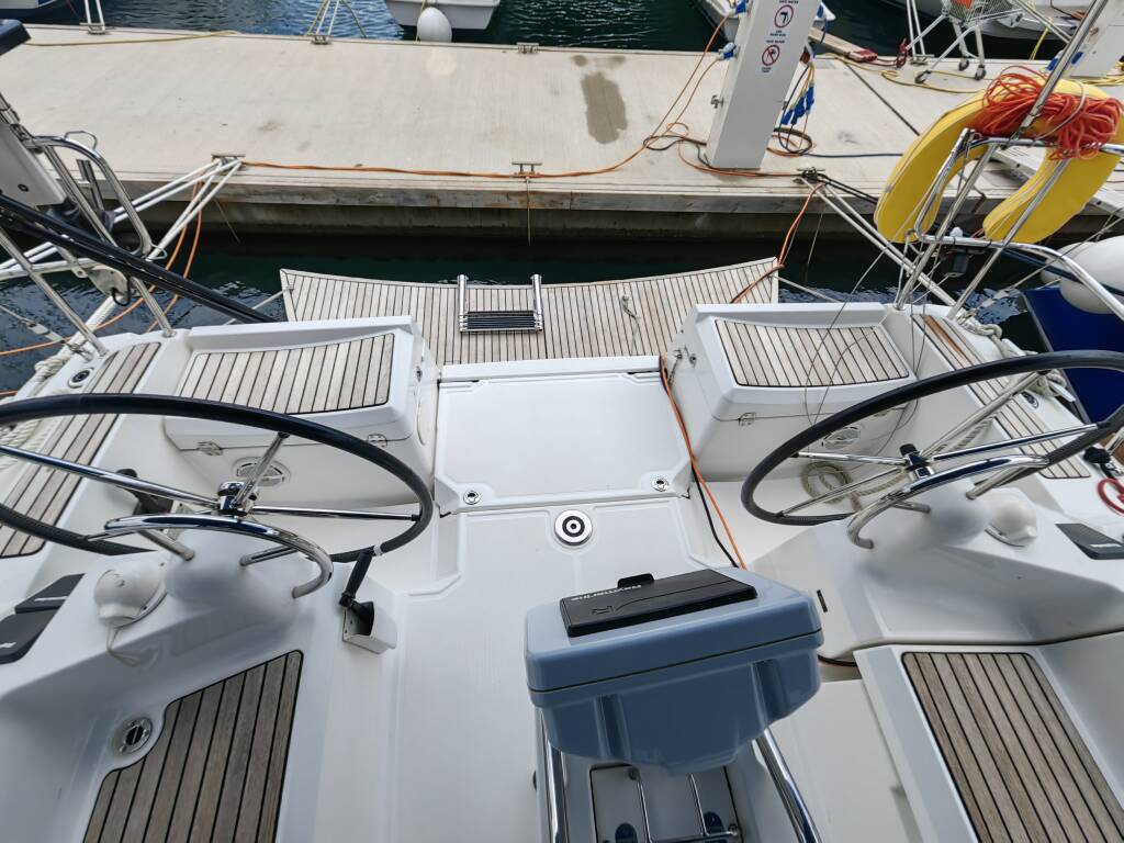 Sailing yacht Sun Odyssey 389 Islanders