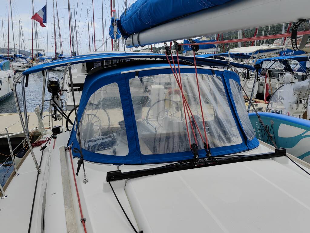 Sailing yacht Sun Odyssey 389 Islanders