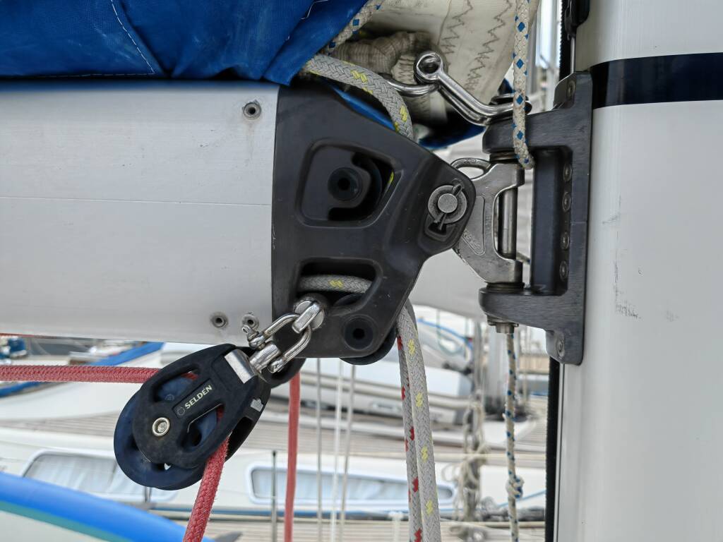 Sailing yacht Sun Odyssey 389 Islanders