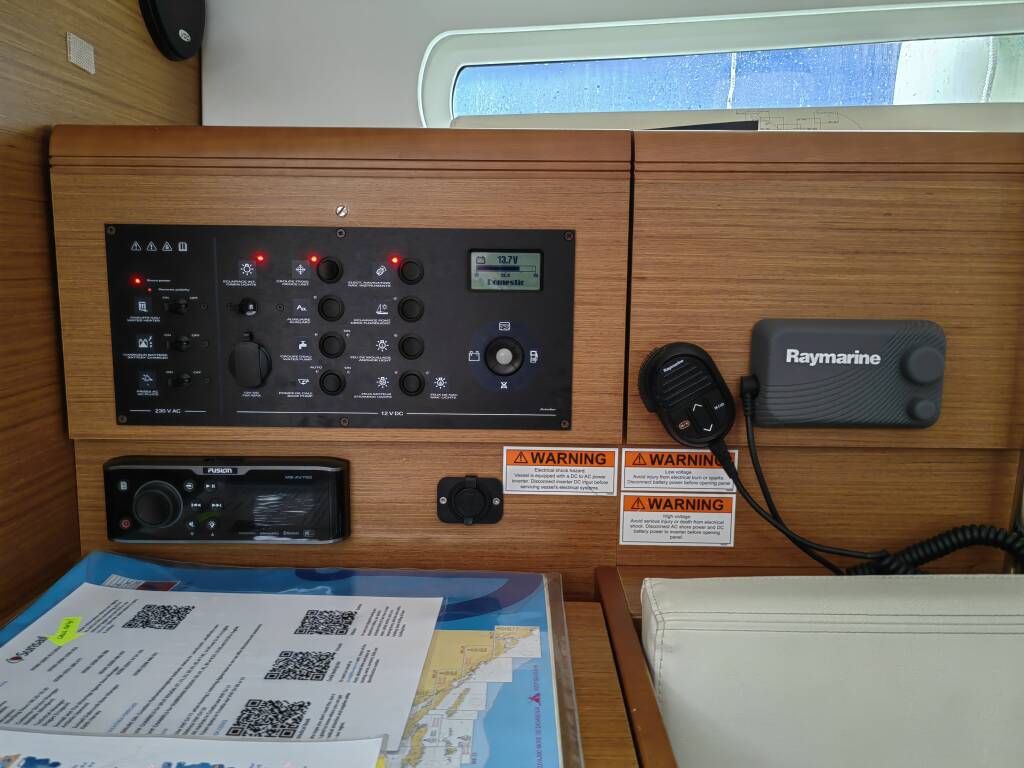 Sailing yacht Sun Odyssey 389 Islanders