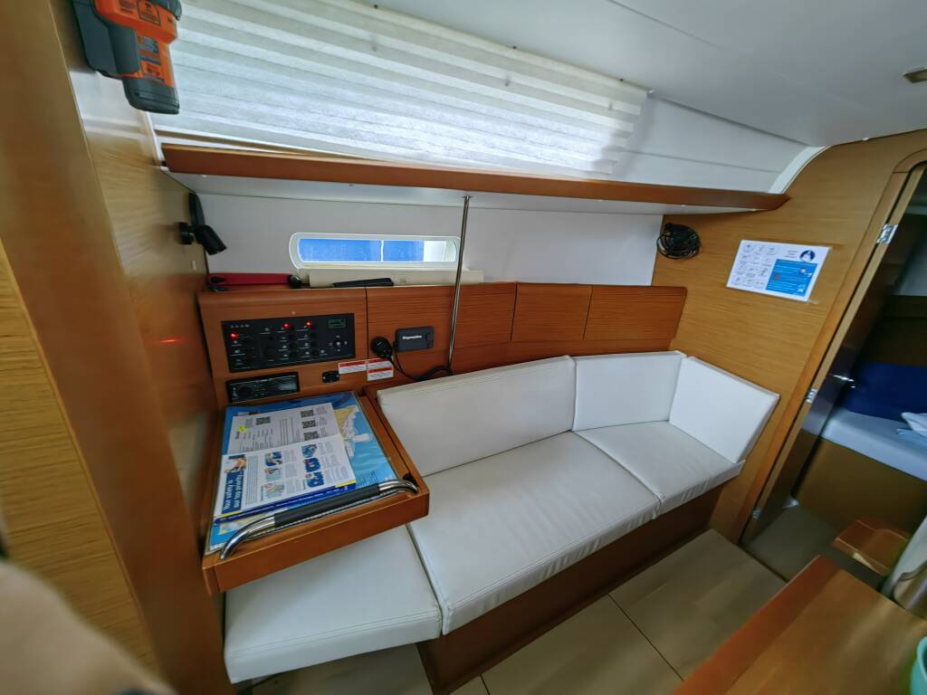 Sailing yacht Sun Odyssey 389 Islanders