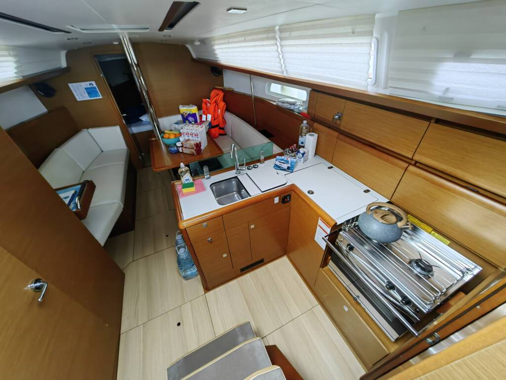 Sailing yacht Sun Odyssey 389 Islanders