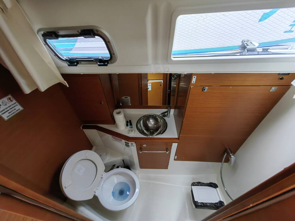 Sailing yacht Sun Odyssey 389 Islanders
