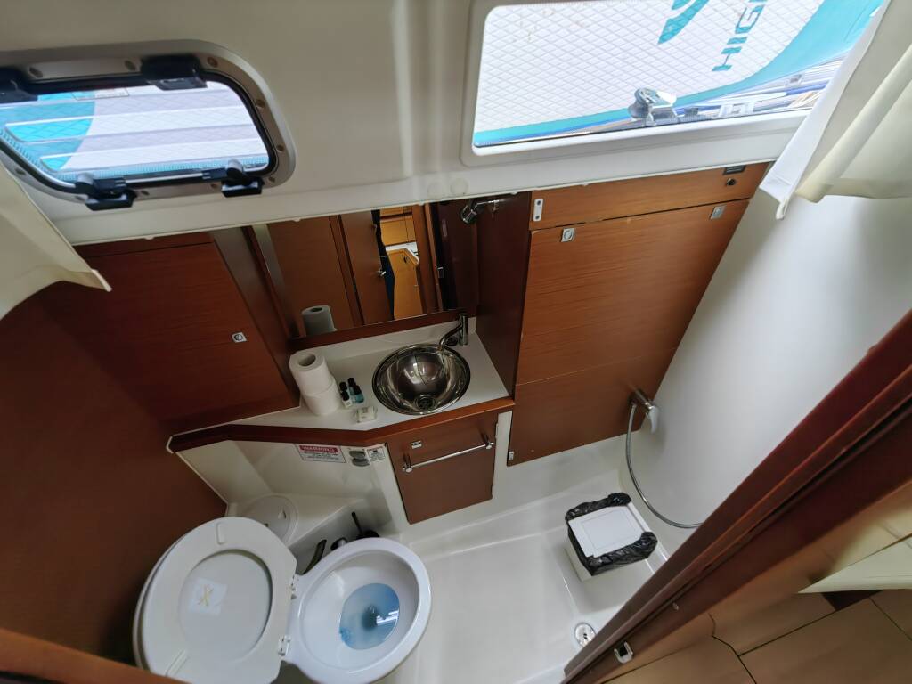 Sailing yacht Sun Odyssey 389 Islanders